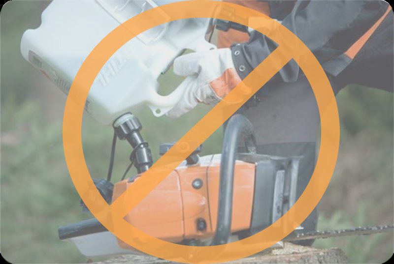Не используйте моторное масло в бензопилу